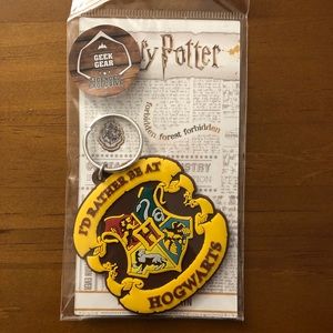 NWT ✨ Harry Potter Hogwarts Keychain